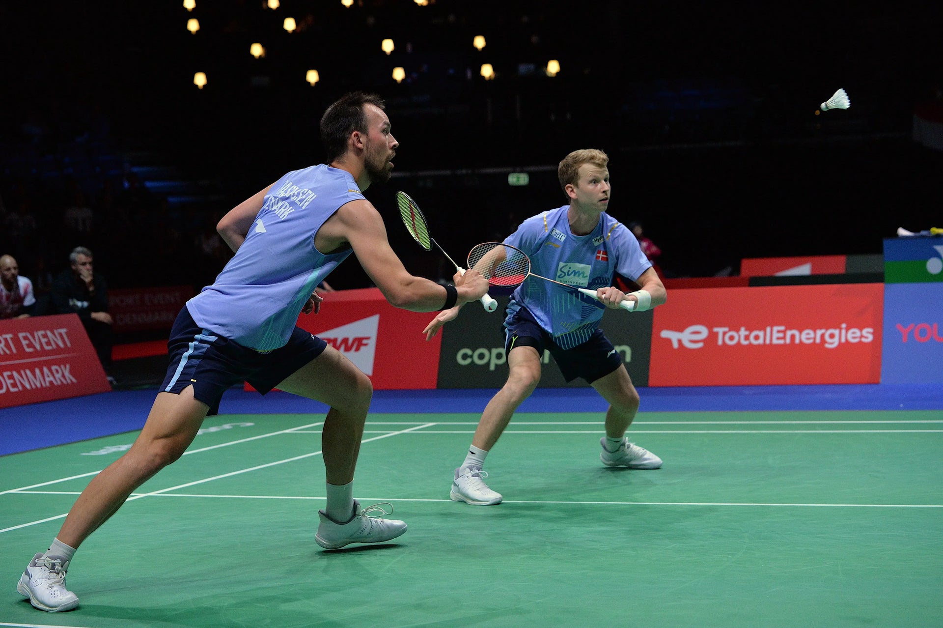 5 BUD PÅ EN BADMINTONKETCHER MED MASSER AF POWER!